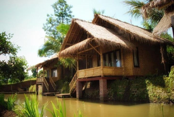 Bukit Alamanda Resort Garut Buitenkant foto