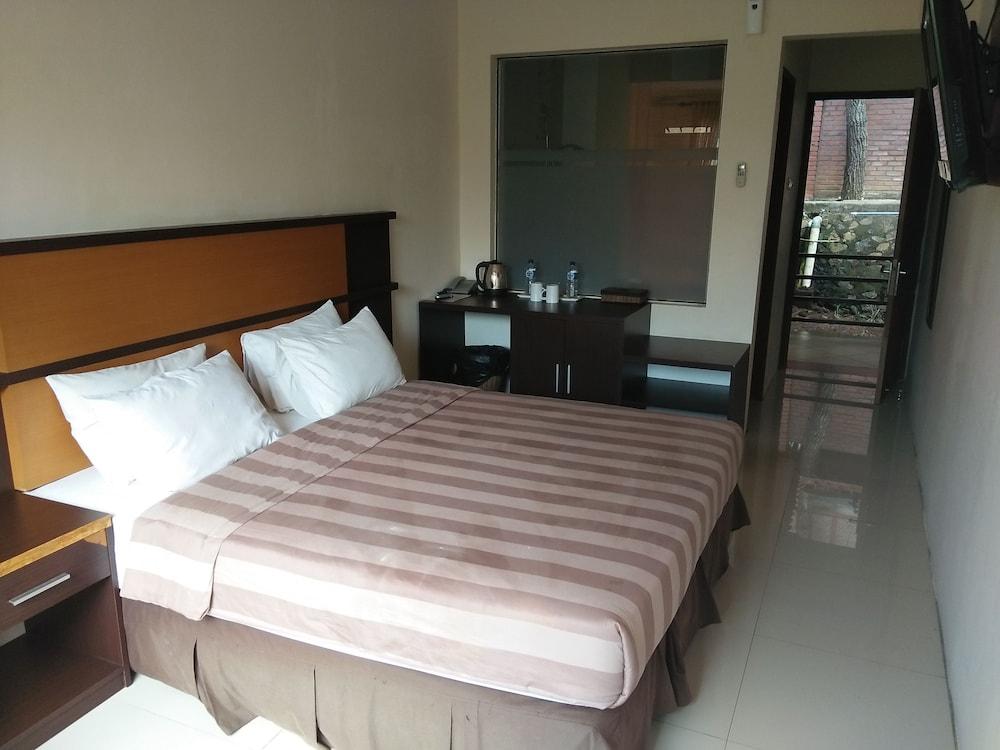 Bukit Alamanda Resort Garut Buitenkant foto