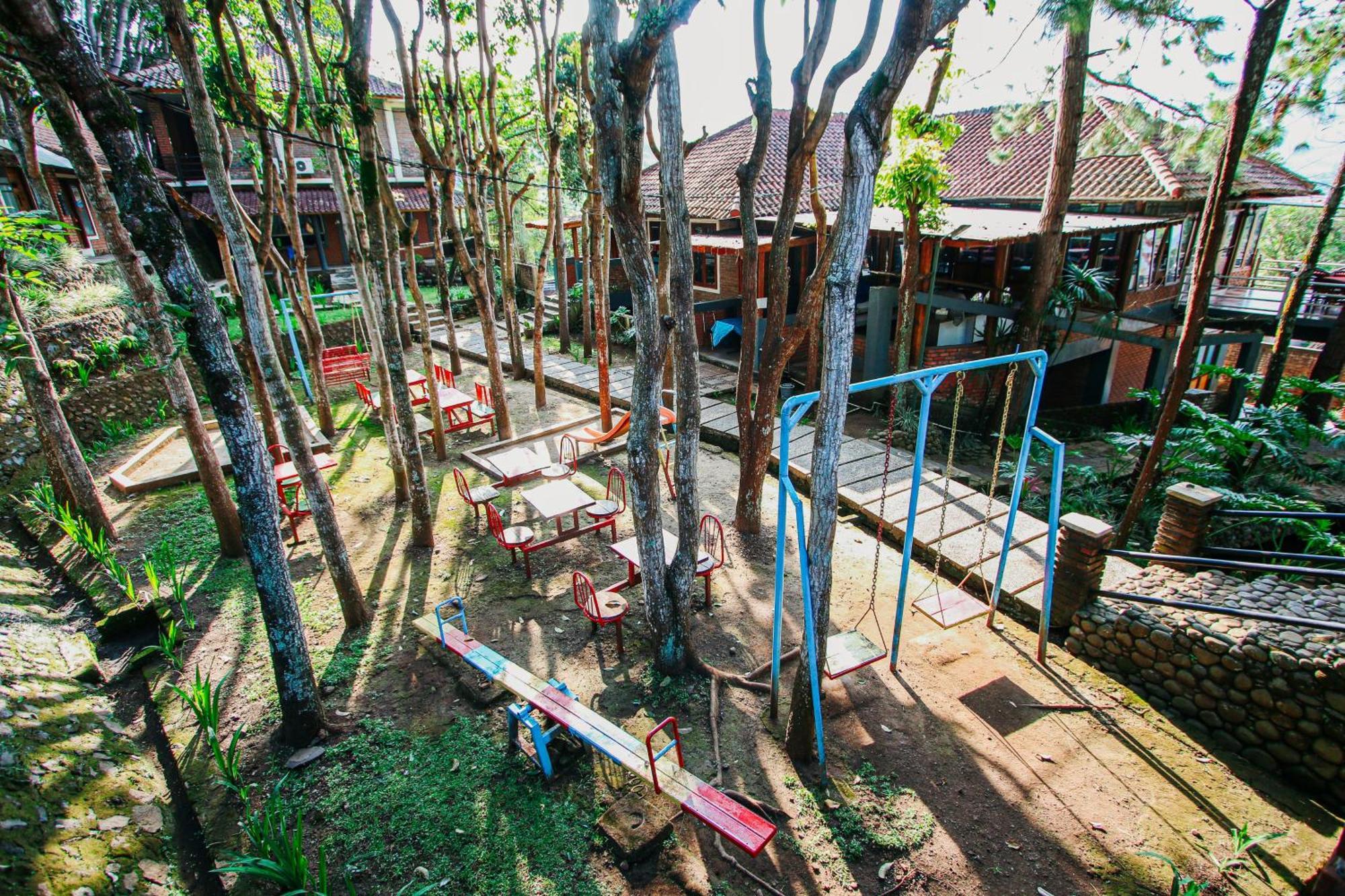Bukit Alamanda Resort Garut Buitenkant foto